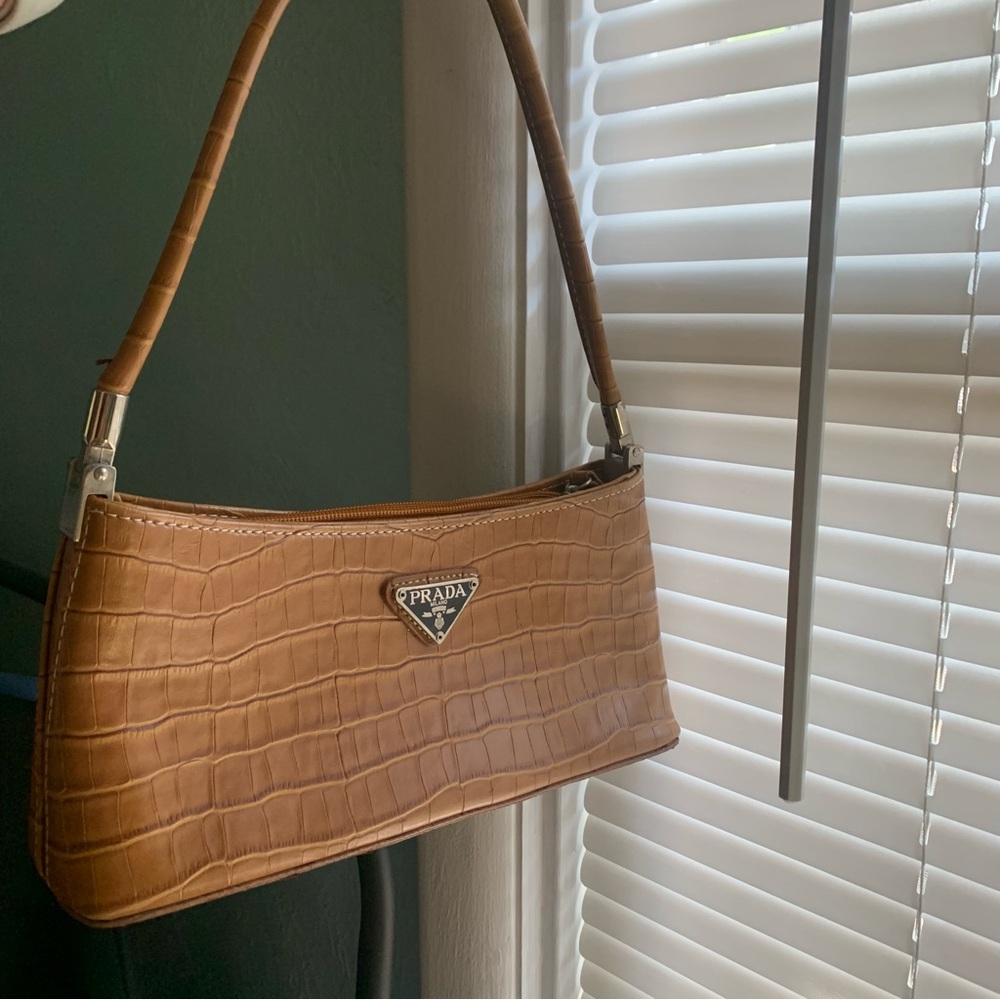 prada shoulderbag tan crocodile